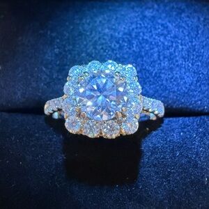 Vintage-Style Moissanite Halo Ring – Size 7